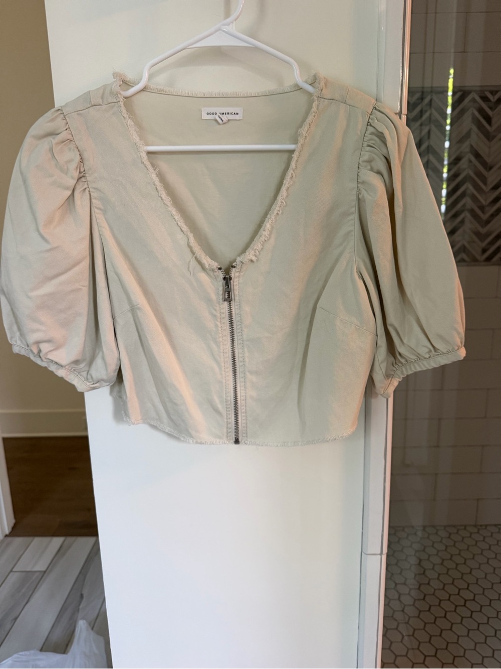 Good American Cream Zip-Front Puff-Sleeve Crop Top